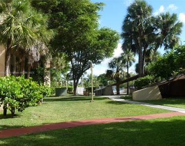 14221 N Kendall Dr - Photo Thumbnail 1