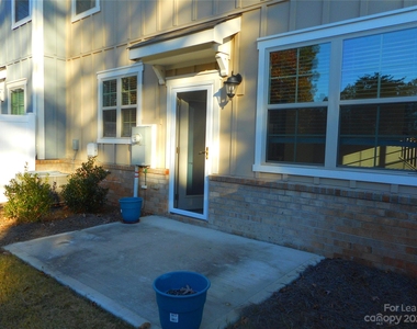 3007 Glenn Hope Way - Photo Thumbnail 4