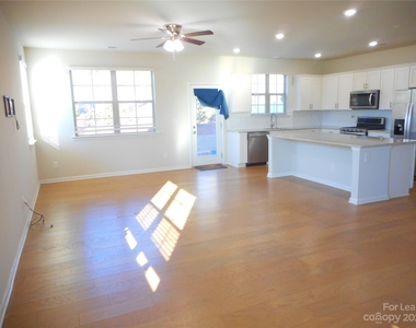 3007 Glenn Hope Way - Photo Thumbnail 15