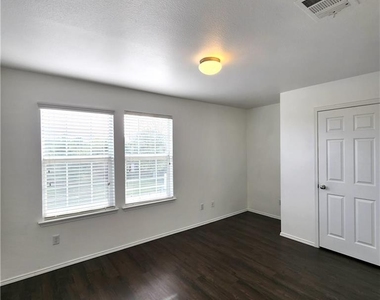 411 Taurus Drive - Photo Thumbnail 21