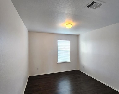 411 Taurus Drive - Photo Thumbnail 19