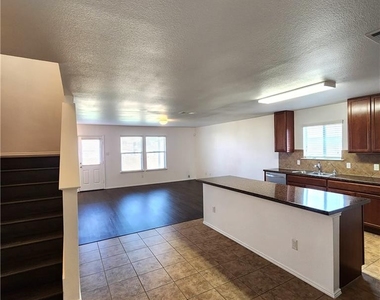 411 Taurus Drive - Photo Thumbnail 3