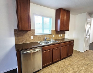 411 Taurus Drive - Photo Thumbnail 4