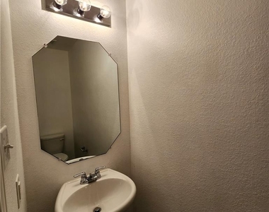 411 Taurus Drive - Photo Thumbnail 10