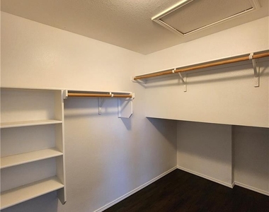 411 Taurus Drive - Photo Thumbnail 12