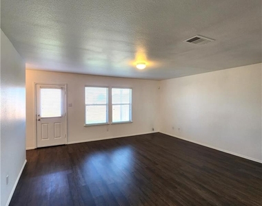 411 Taurus Drive - Photo Thumbnail 6