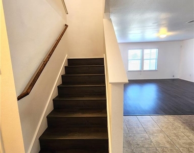 411 Taurus Drive - Photo Thumbnail 15