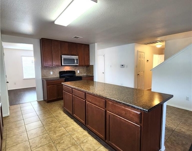 411 Taurus Drive - Photo Thumbnail 5