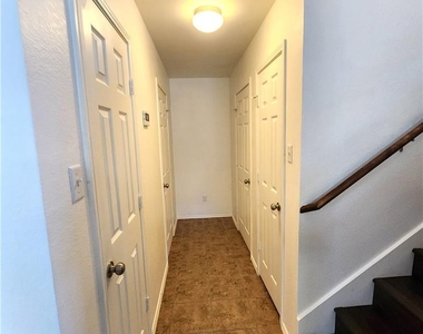 411 Taurus Drive - Photo Thumbnail 7
