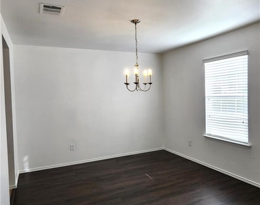 411 Taurus Drive - Photo Thumbnail 2