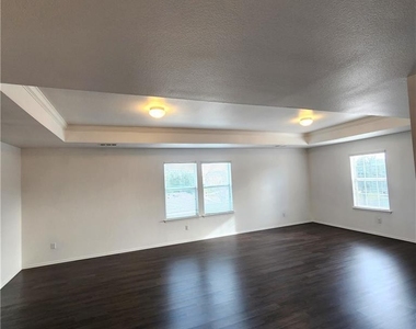 411 Taurus Drive - Photo Thumbnail 16
