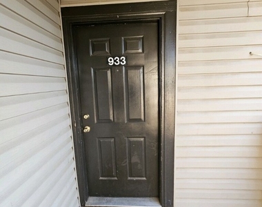 933 Applewood Lane - Photo Thumbnail 0