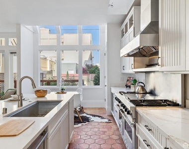 2512 Octavia Street - Photo Thumbnail 3