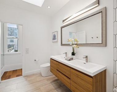 2512 Octavia Street - Photo Thumbnail 11