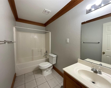 2708 Winterberry Lane - Photo Thumbnail 14