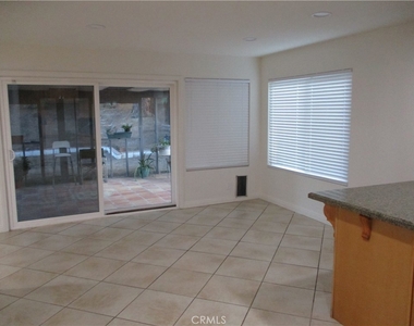 870 Sequoia Street - Photo Thumbnail 3