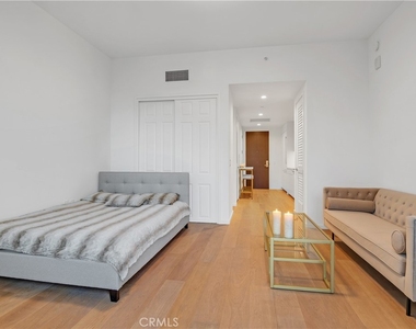 877 Francisco Street - Photo Thumbnail 8