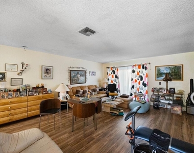 1625 58th Terrace S - Photo Thumbnail 10