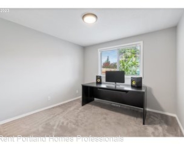 1452 Ne Kathryn Street - Photo Thumbnail 17