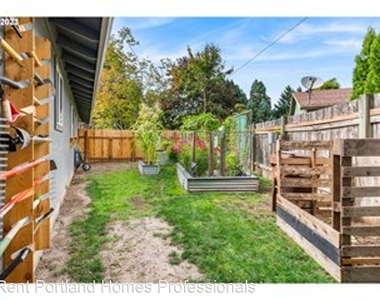 1452 Ne Kathryn Street - Photo Thumbnail 23