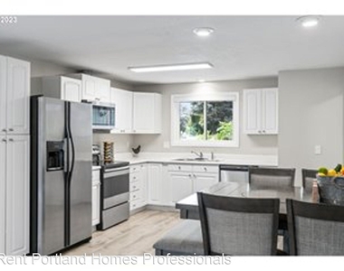 1452 Ne Kathryn Street - Photo Thumbnail 3