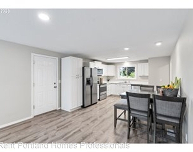 1452 Ne Kathryn Street - Photo Thumbnail 6