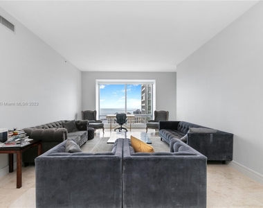 1425 Brickell Ave - Photo Thumbnail 4