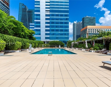 1425 Brickell Ave - Photo Thumbnail 1