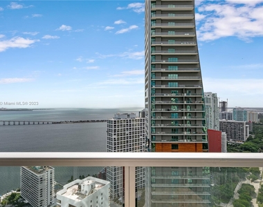 1425 Brickell Ave - Photo Thumbnail 17