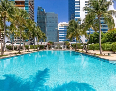 1425 Brickell Ave - Photo Thumbnail 38