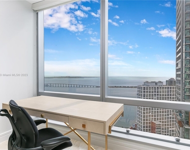 1425 Brickell Ave - Photo Thumbnail 3