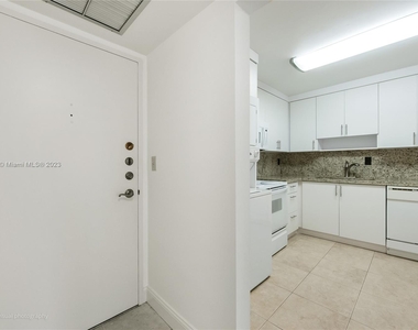 1901 Brickell Ave - Photo Thumbnail 1