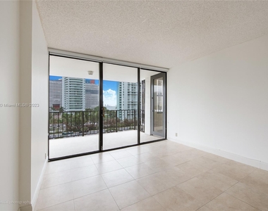 1901 Brickell Ave - Photo Thumbnail 8