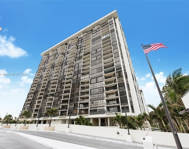 1901 Brickell Ave - Photo Thumbnail 12