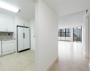 1901 Brickell Ave - Photo Thumbnail 2