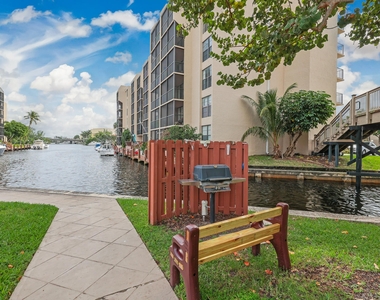 6 Royal Palm Way - Photo Thumbnail 32