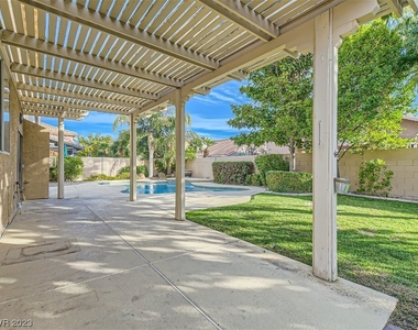 4400 Olive Tree Circle - Photo Thumbnail 16