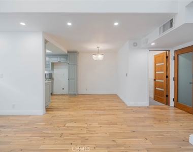 8435 Columbus Avenue - Photo Thumbnail 6