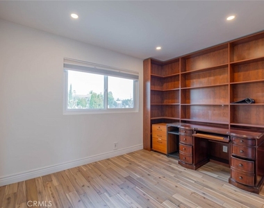 8435 Columbus Avenue - Photo Thumbnail 22