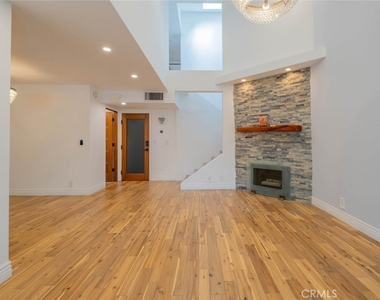 8435 Columbus Avenue - Photo Thumbnail 3