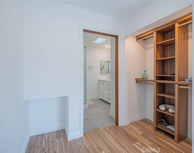 8435 Columbus Avenue - Photo Thumbnail 15