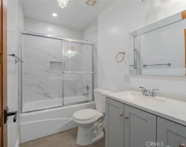 8435 Columbus Avenue - Photo Thumbnail 21