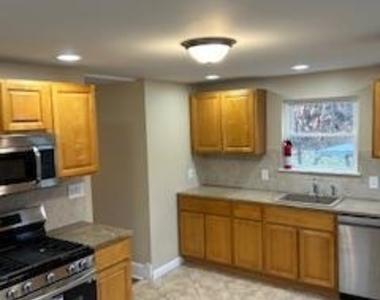 212 Greenfield Ave - Photo Thumbnail 11