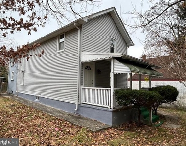 212 Greenfield Ave - Photo Thumbnail 4