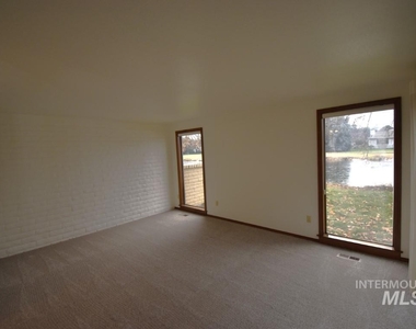 5801 W Plantation Ln - Photo Thumbnail 14