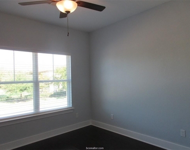 2118 Crescent Pointe Parkway - Photo Thumbnail 10