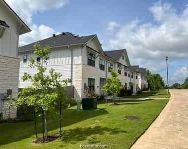 2118 Crescent Pointe Parkway - Photo Thumbnail 0