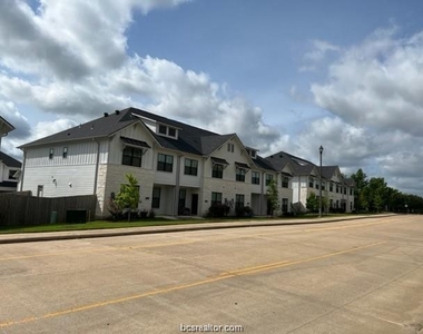 2118 Crescent Pointe Parkway - Photo Thumbnail 1