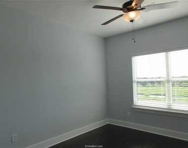 2118 Crescent Pointe Parkway - Photo Thumbnail 9