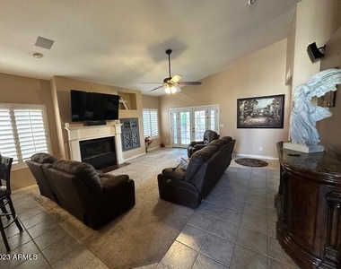 2237 E Bel Air Lane - Photo Thumbnail 18